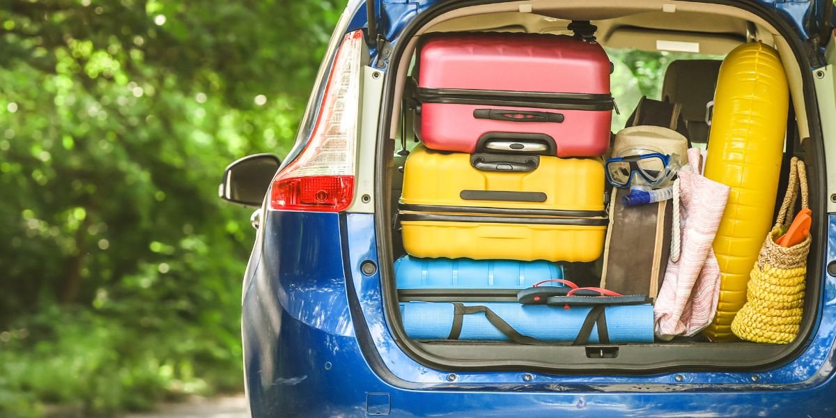 Carro com porta-malas grande: vantagens, modelos e como escolher